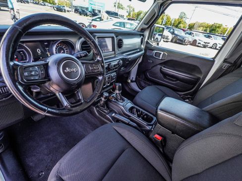 Used 2021 Jeep Gladiator Willys image 12