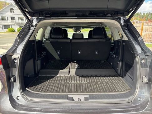 Used 2022 Toyota Highlander XLE image 18