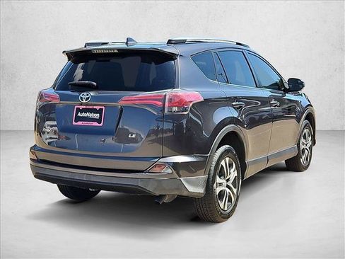 Used 2018 Toyota RAV4 LE FWD image 5