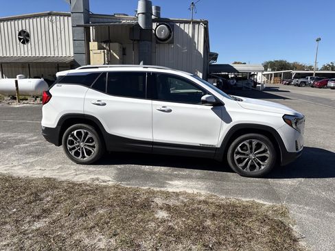 Used 2020 GMC Terrain SLT w/ Preferred Package image 3