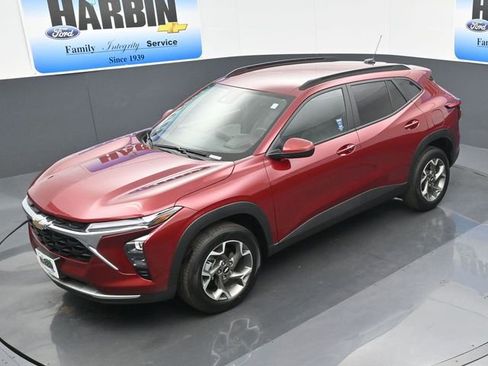 Used 2025 Chevrolet Trax LT w/ LT Convenience Package image 24