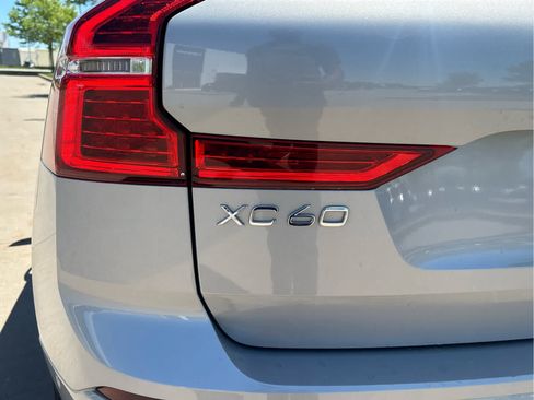 Used 2025 Volvo XC60 B5 Plus AWD/4WD image 8