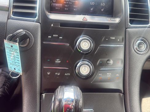Used 2013 Ford Taurus SEL FWD image 11