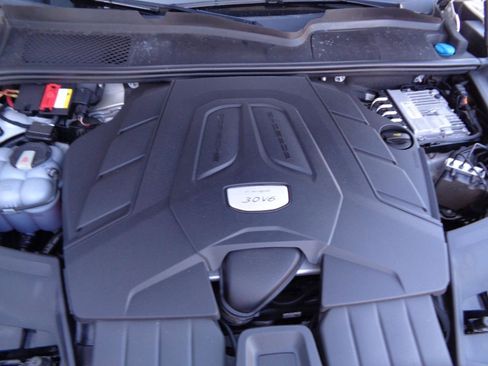 Used 2020 Porsche Cayenne image 16