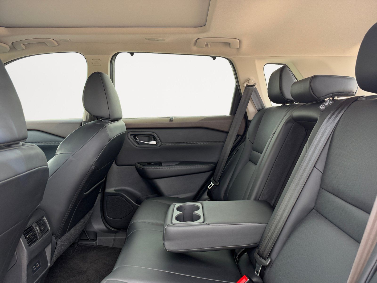 Used 2023 Nissan Rogue SV w/ SV Premium B Package FWD image 13