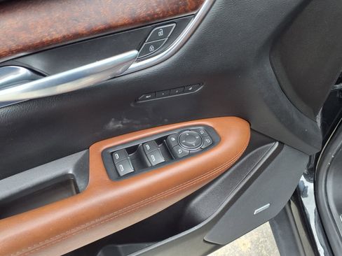 Used 2022 Cadillac XT5 Premium Luxury w/ Technology Package FWD image 13