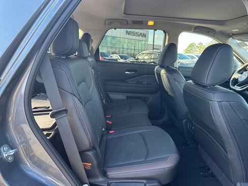 Used 2025 Nissan Pathfinder Platinum w/ Black Appearance Package image 42