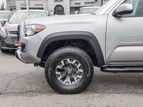 Used 2017 Toyota Tacoma TRD Off-Road w/ Tow Package image 9