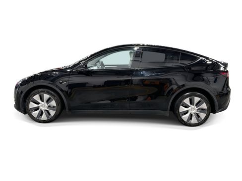 Certified 2023 Tesla Model Y Long Range AWD/4WD image 3