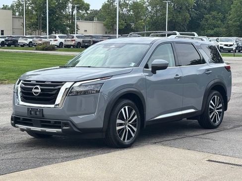 Used 2025 Nissan Pathfinder Platinum AWD/4WD image 9