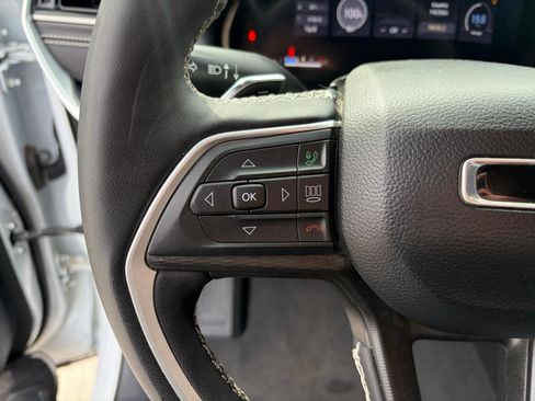 Used 2024 Jeep Grand Cherokee L Laredo image 17