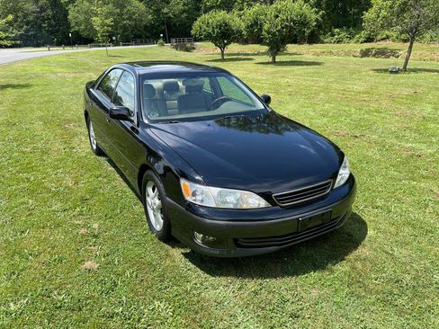 Used 2001 Lexus ES 330 image 1