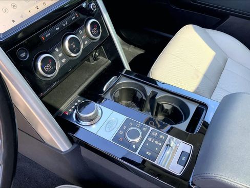 Used 2018 Land Rover Discovery HSE AWD/4WD image 17