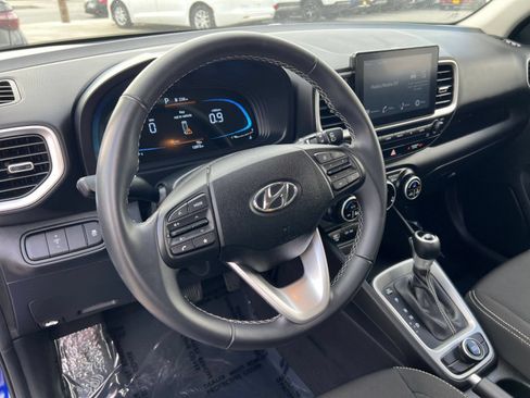 Used 2025 Hyundai Venue SEL FWD image 31
