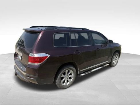 Used 2013 Toyota Highlander SE FWD image 3