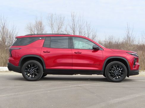 Certified 2025 Chevrolet Traverse LT w/ Midnight/Sport Edition image 2