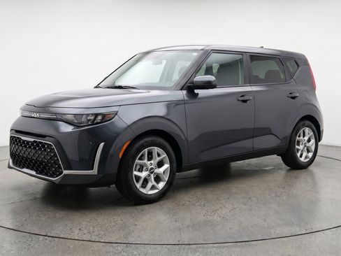 Used 2025 Kia Soul LX w/ LX Technology Package FWD image 3