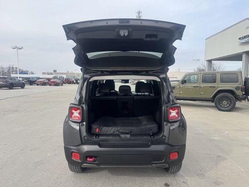 Used 2017 Jeep Renegade Trailhawk w/ Premium Trailhawk Package image 7