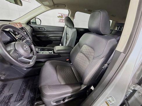 Certified 2024 Nissan Pathfinder SV image 26