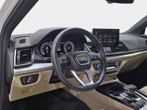 Certified 2025 Audi Q5 2.0T Premium w/ Convenience Plus Package image 16