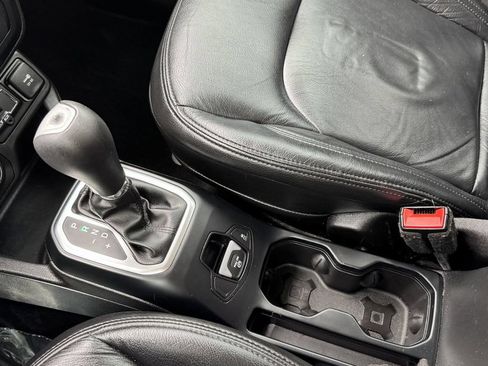 Used 2018 Jeep Renegade Altitude w/ UConnect 8.4 Nav Group AWD/4WD image 23