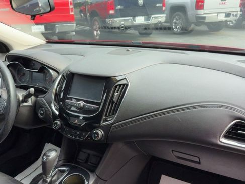 Used 2017 Chevrolet Cruze Premier FWD image 16