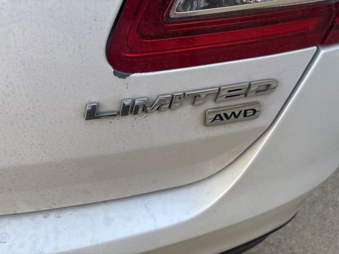 Used 2015 Ford Taurus Limited w/ Equipment Group 301A AWD/4WD image 6