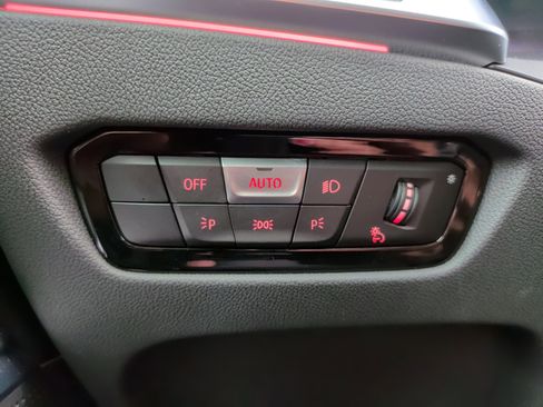 Used 2022 BMW 330i Sedan w/ Driving Assistance Package image 23