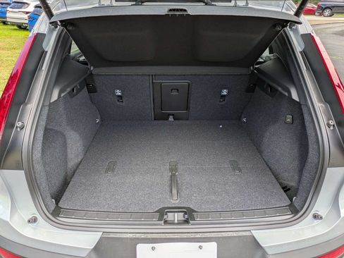 New 2026 Volvo XC40 B5 Ultra AWD/4WD image 13