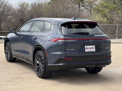 Used 2025 Toyota Crown Signia Limited w/ Advanced Technology Package image 4