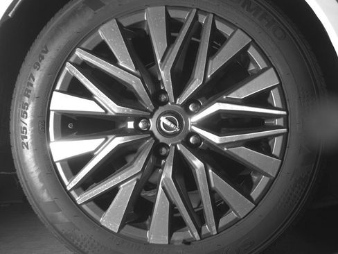 Used 2025 Nissan Altima 2.5 SV FWD image 15