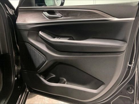 Used 2025 Jeep Grand Cherokee L Limited w/ Black Appearance Package image 23