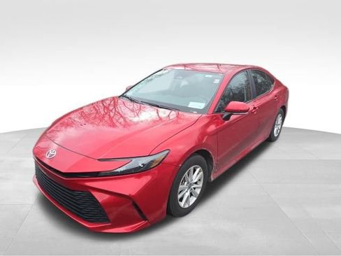 Used 2025 Toyota Camry LE image 8