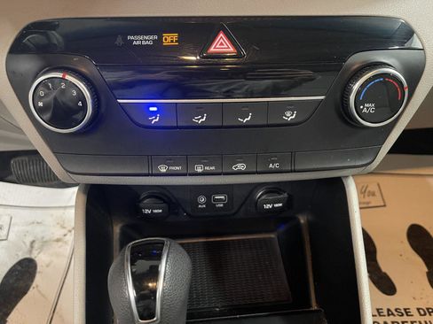 Used 2020 Hyundai Tucson SE w/ Winter Weather Package image 14