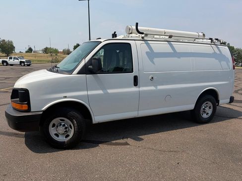 Used 2015 Chevrolet Express 2500 RWD image 3