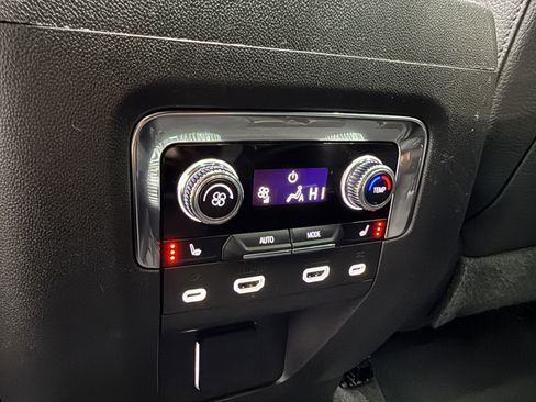 Used 2023 GMC Yukon Denali image 31