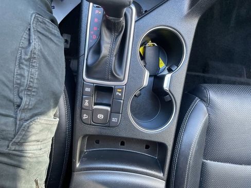 Used 2022 Kia Sportage EX w/ EX Technology Package image 12