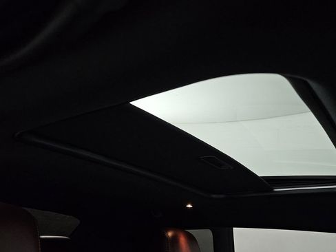 Used 2014 Dodge Challenger R/T image 29