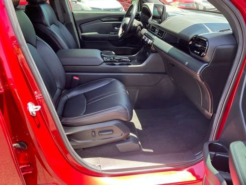 Certified 2025 Honda Pilot TrailSport image 17