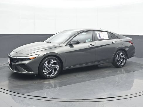 Used 2025 Hyundai Elantra Sport FWD image 2
