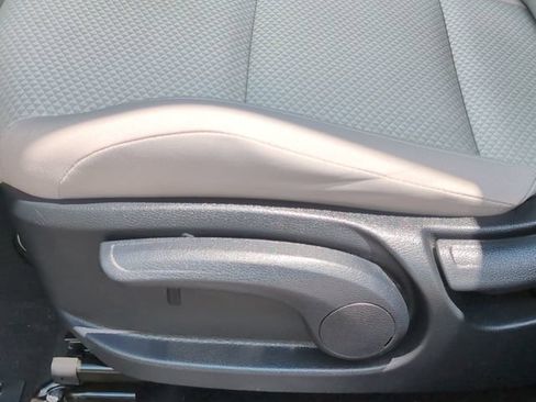 Used 2025 Kia Soul LX w/ LX Technology Package FWD image 14