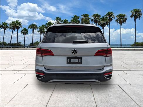 Used 2022 Volkswagen Taos SE image 6