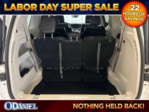 Used 2024 Chrysler Pacifica Touring-L FWD image 29