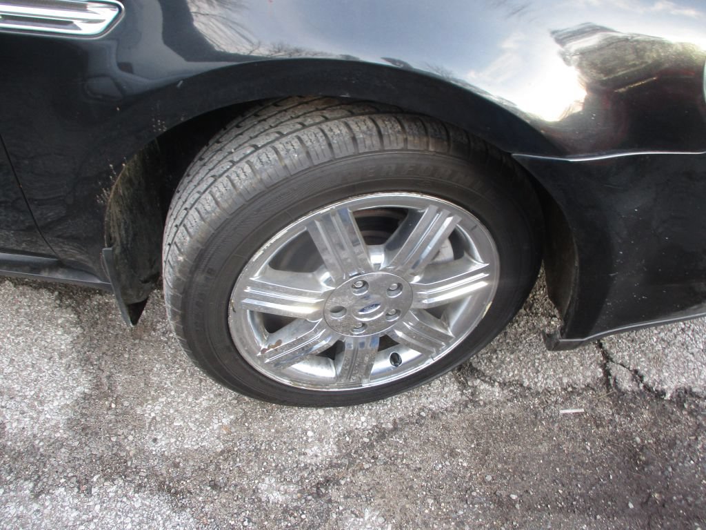 Used 2009 Ford Taurus Limited AWD/4WD image 3
