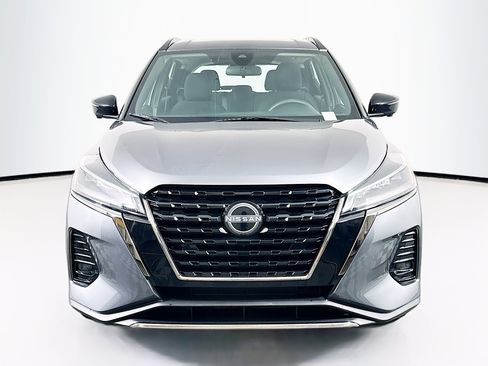 Used 2024 Nissan Kicks SR image 2
