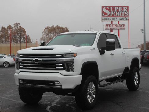 Used 2020 Chevrolet Silverado 2500 High Country w/ Technology Package AWD/4WD image 8