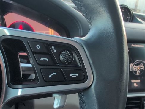 Used 2021 Porsche Cayenne w/ Premium Package image 22