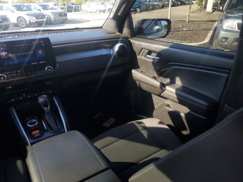 Used 2023 Chevrolet Colorado LT w/ LT Convenience Package II image 21