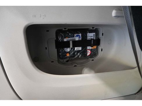 Used 2021 Chrysler Pacifica Touring w/ Cold Weather Group FWD image 26
