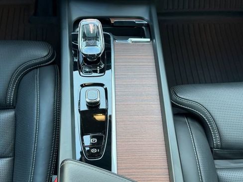 Used 2023 Volvo XC60 B5 Ultimate w/ Protection Package Premier FWD image 21